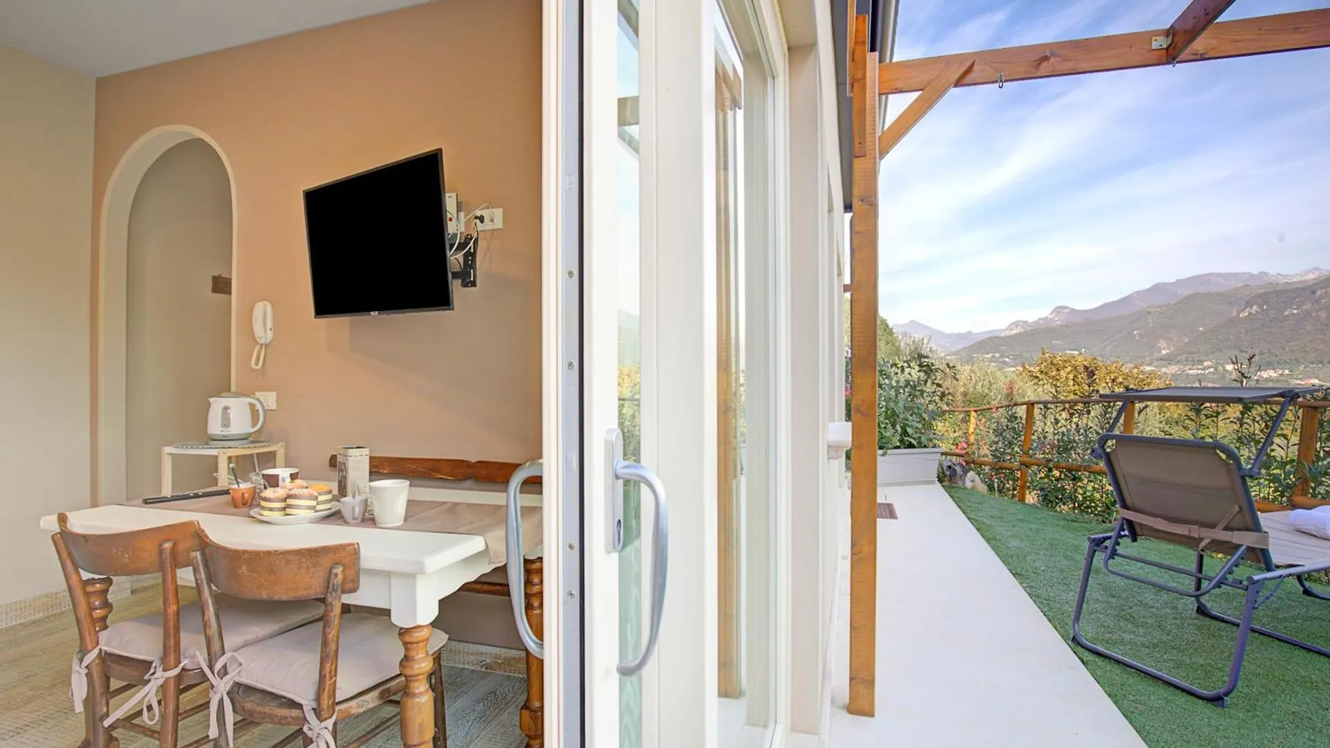 Priscilla House- Happy Rentals Salo Apartment
