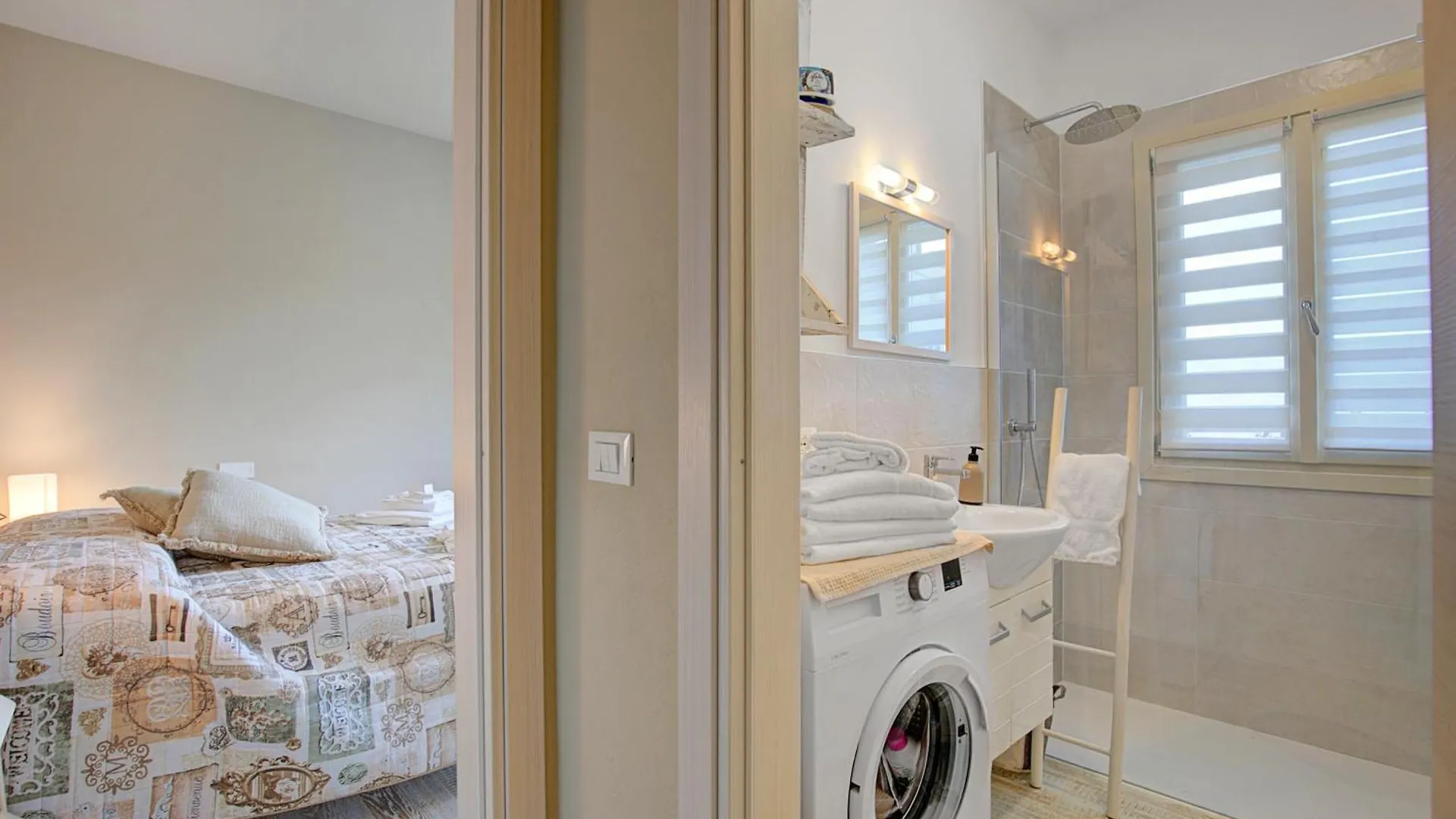 Priscilla House- Happy Rentals Salo Apartment