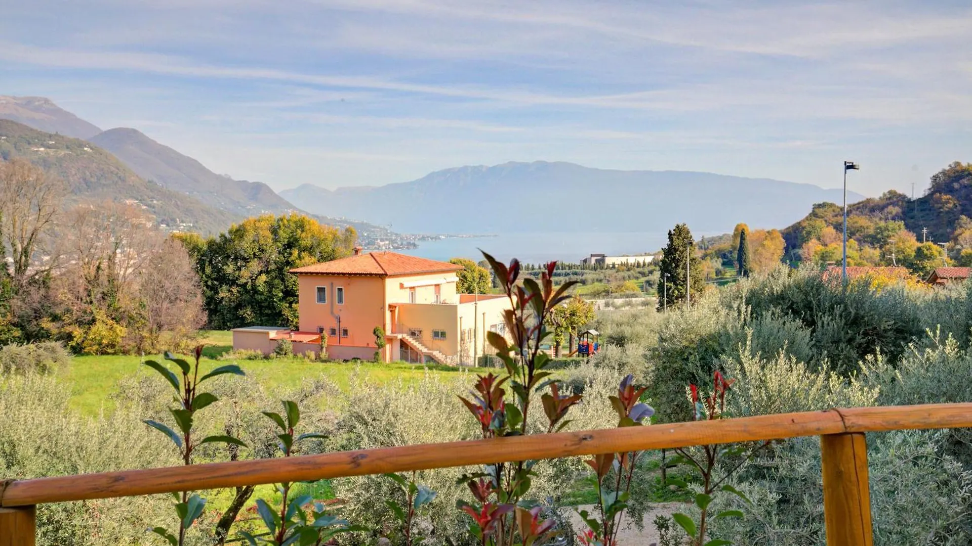 Priscilla House- Happy Rentals Salo Apartment