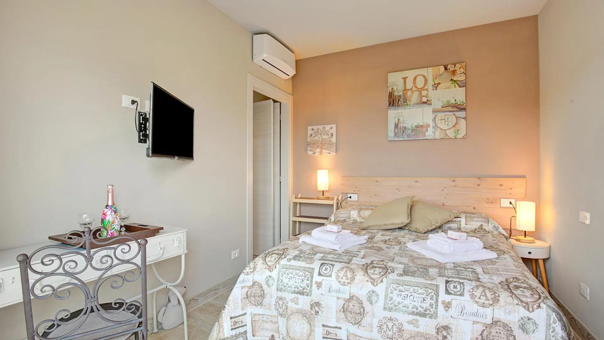 Apartment Priscilla House- Happy Rentals Salo