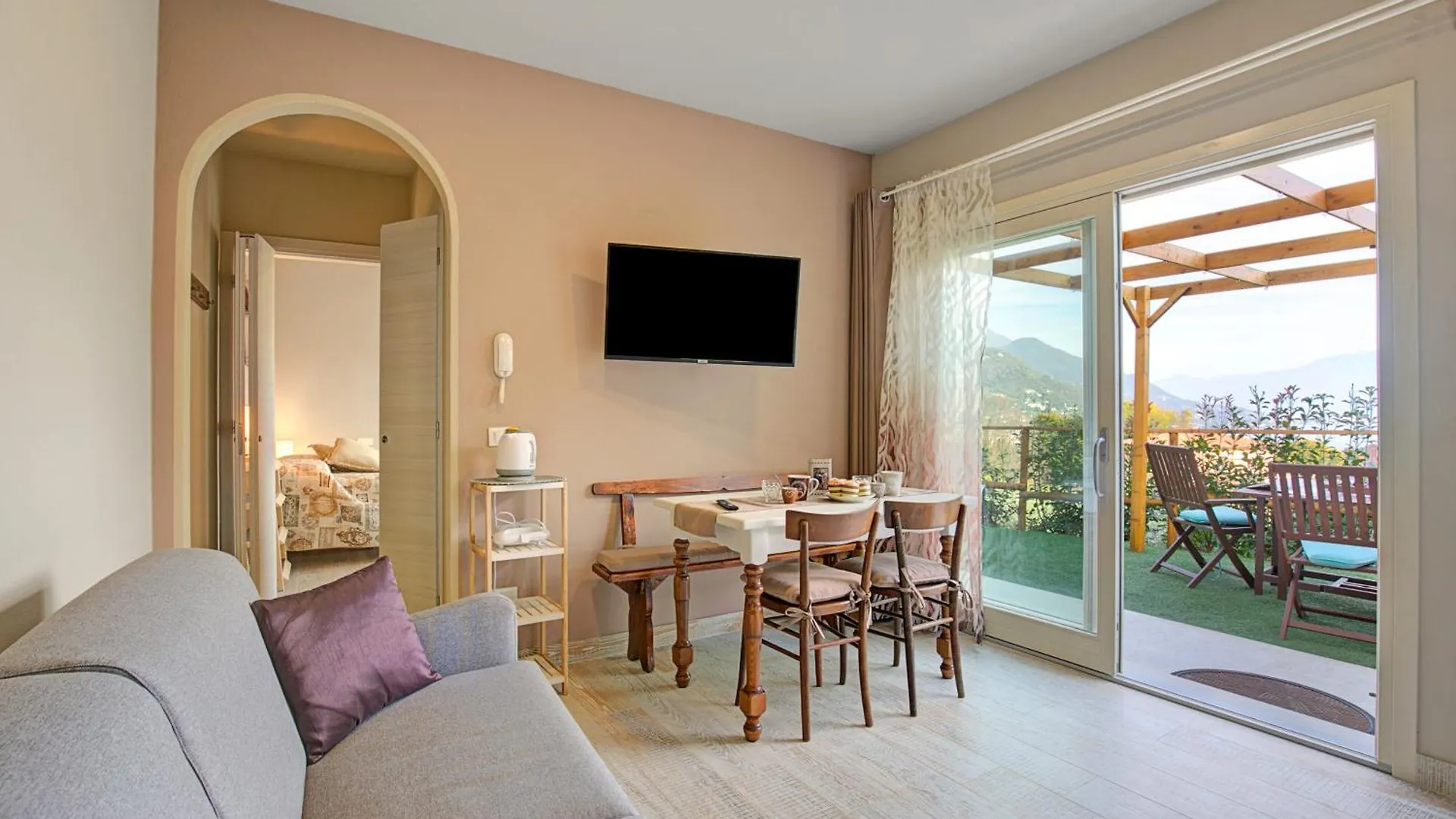 Priscilla House- Happy Rentals Salo 0*,  Italy