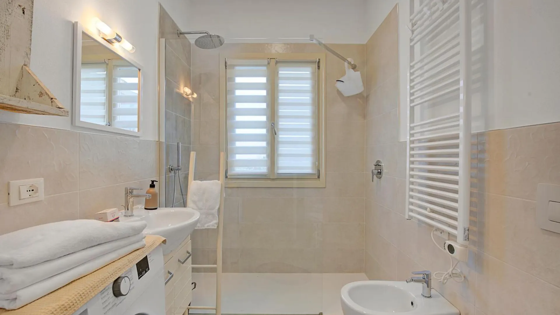 Priscilla House- Happy Rentals Salo 0*,