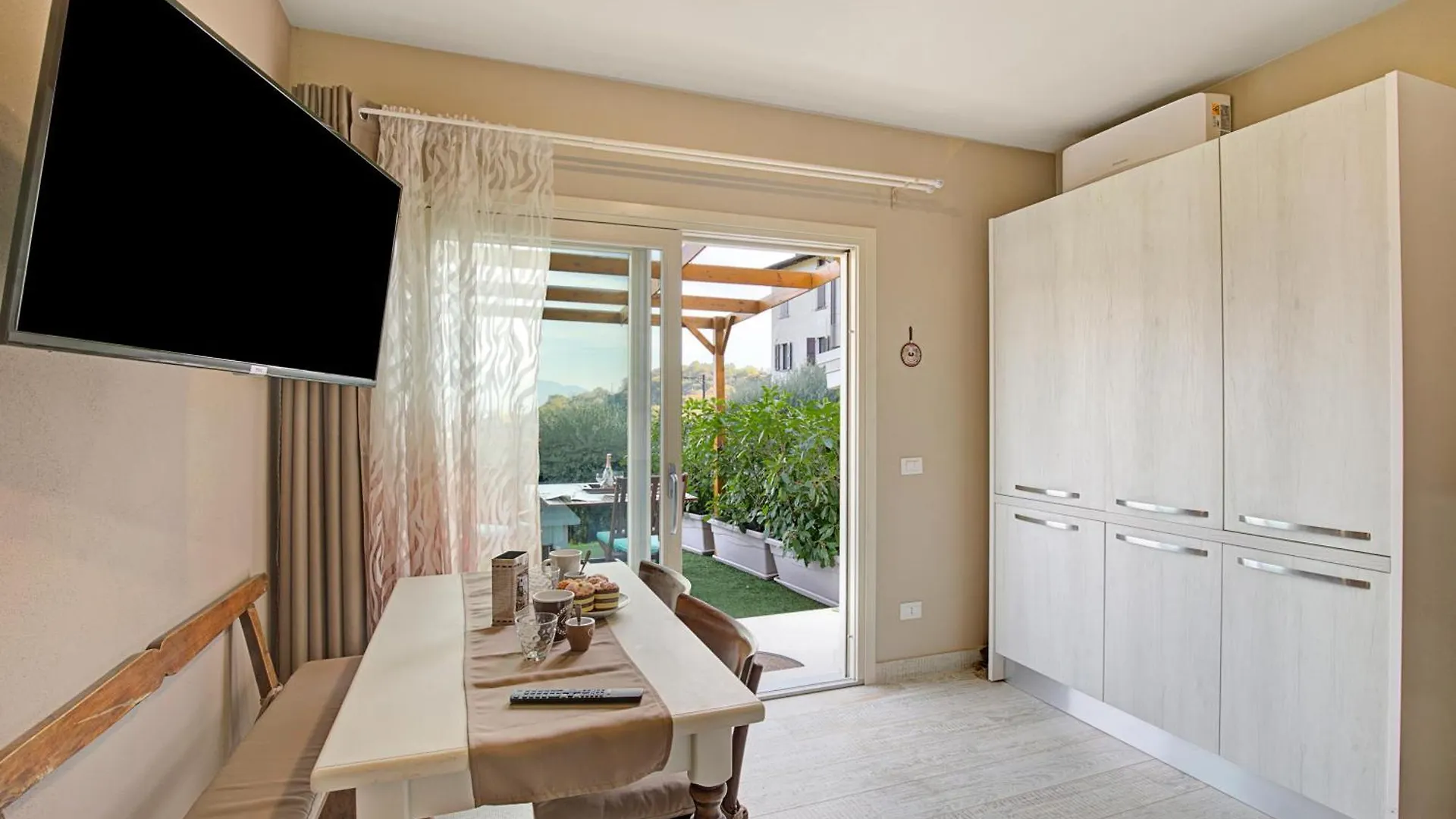 Apartment Priscilla House- Happy Rentals Salo