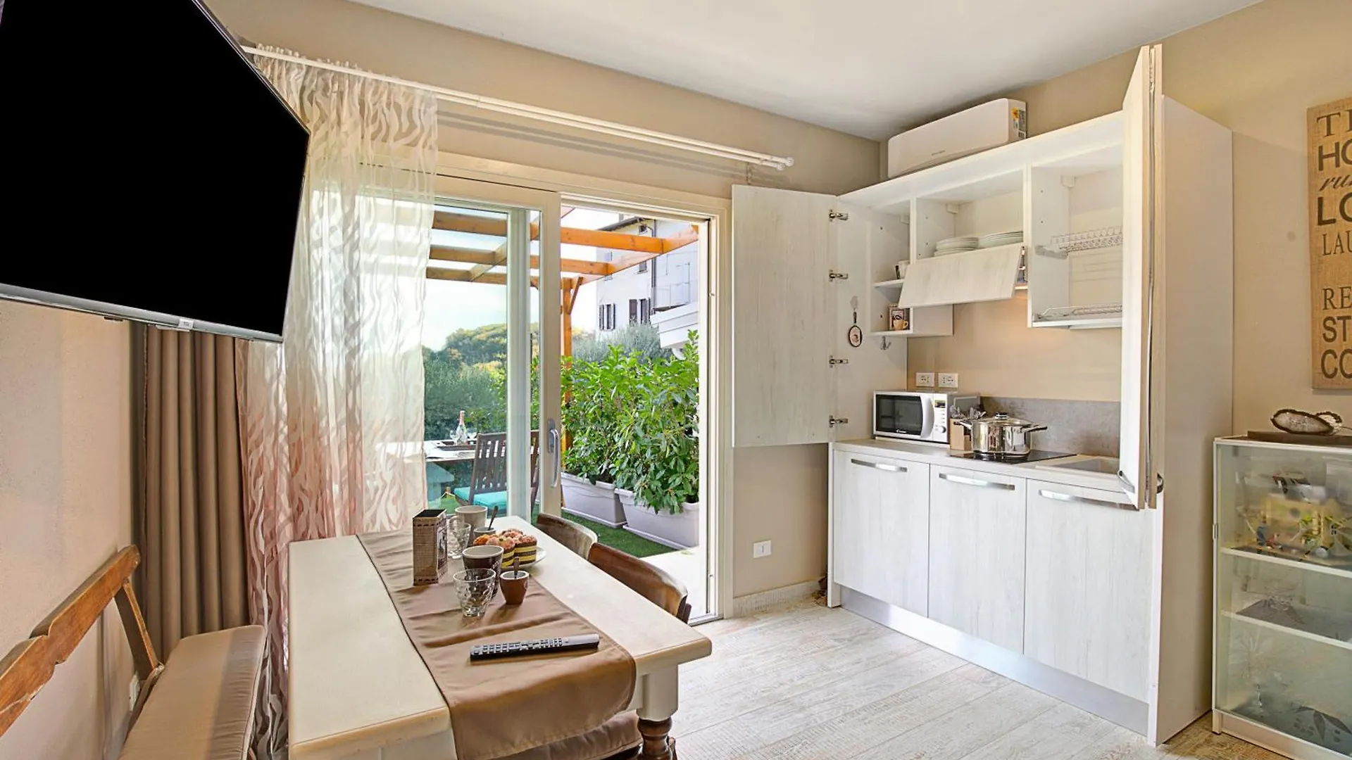 Priscilla House- Happy Rentals Salo