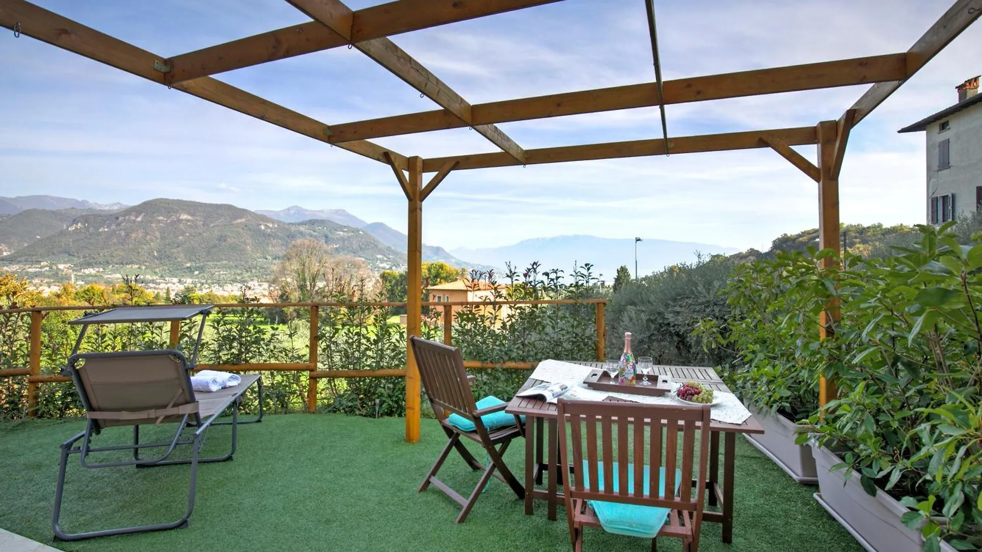Priscilla House- Happy Rentals Salo Apartment