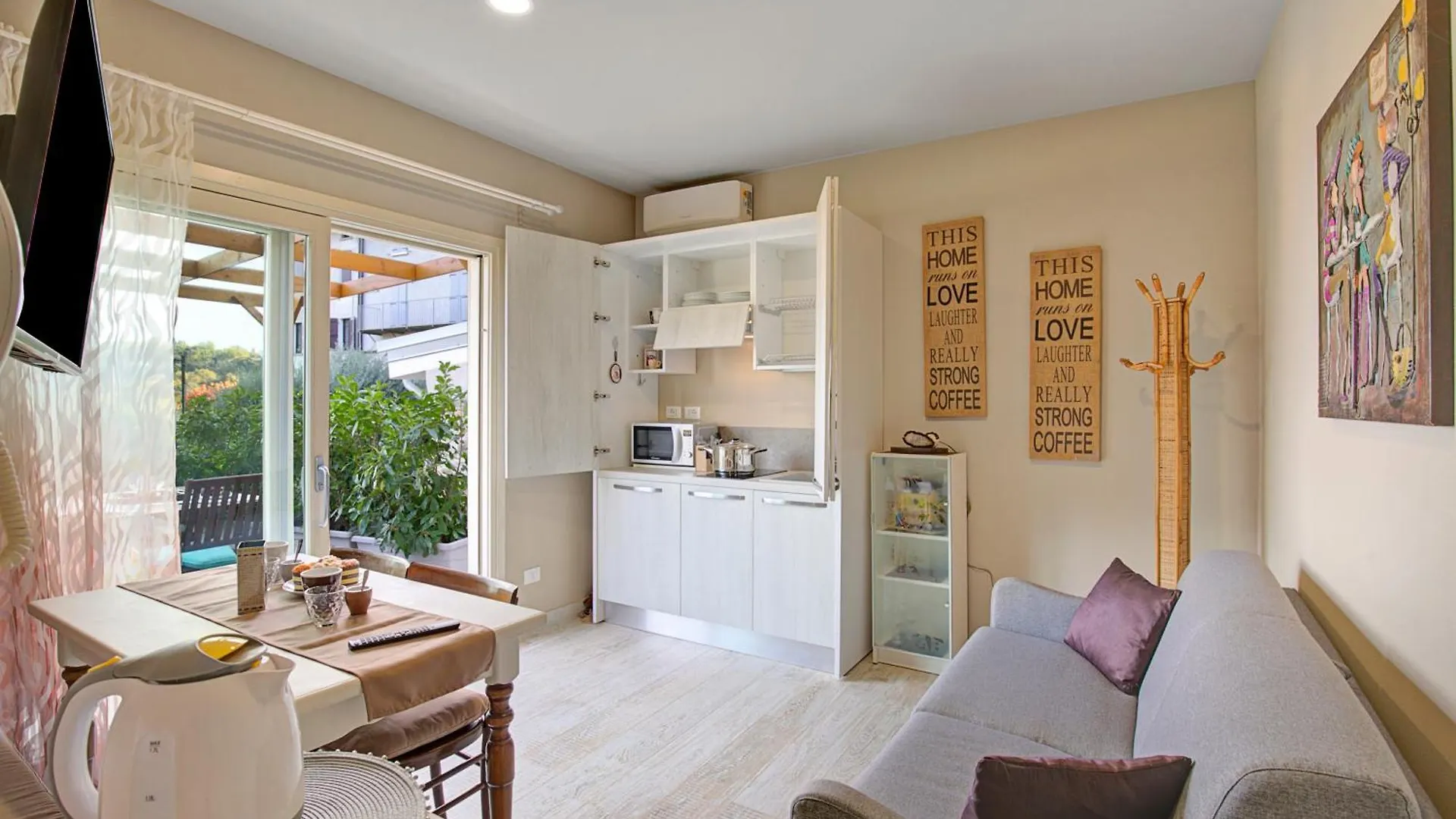 Priscilla House- Happy Rentals Salo
