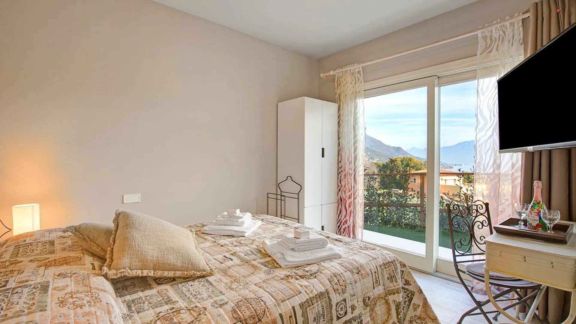 Priscilla House- Happy Rentals Salo Apartment