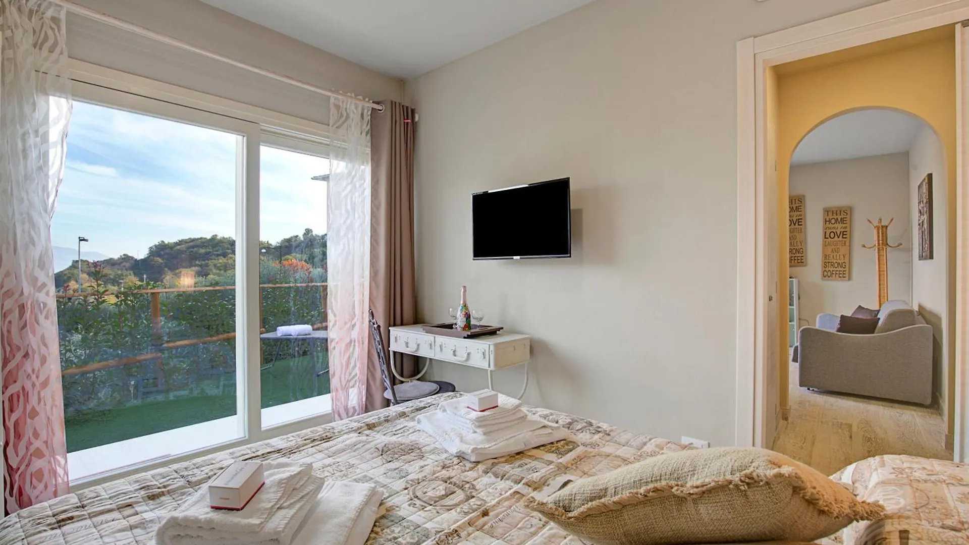 Priscilla House- Happy Rentals Salo 0*,