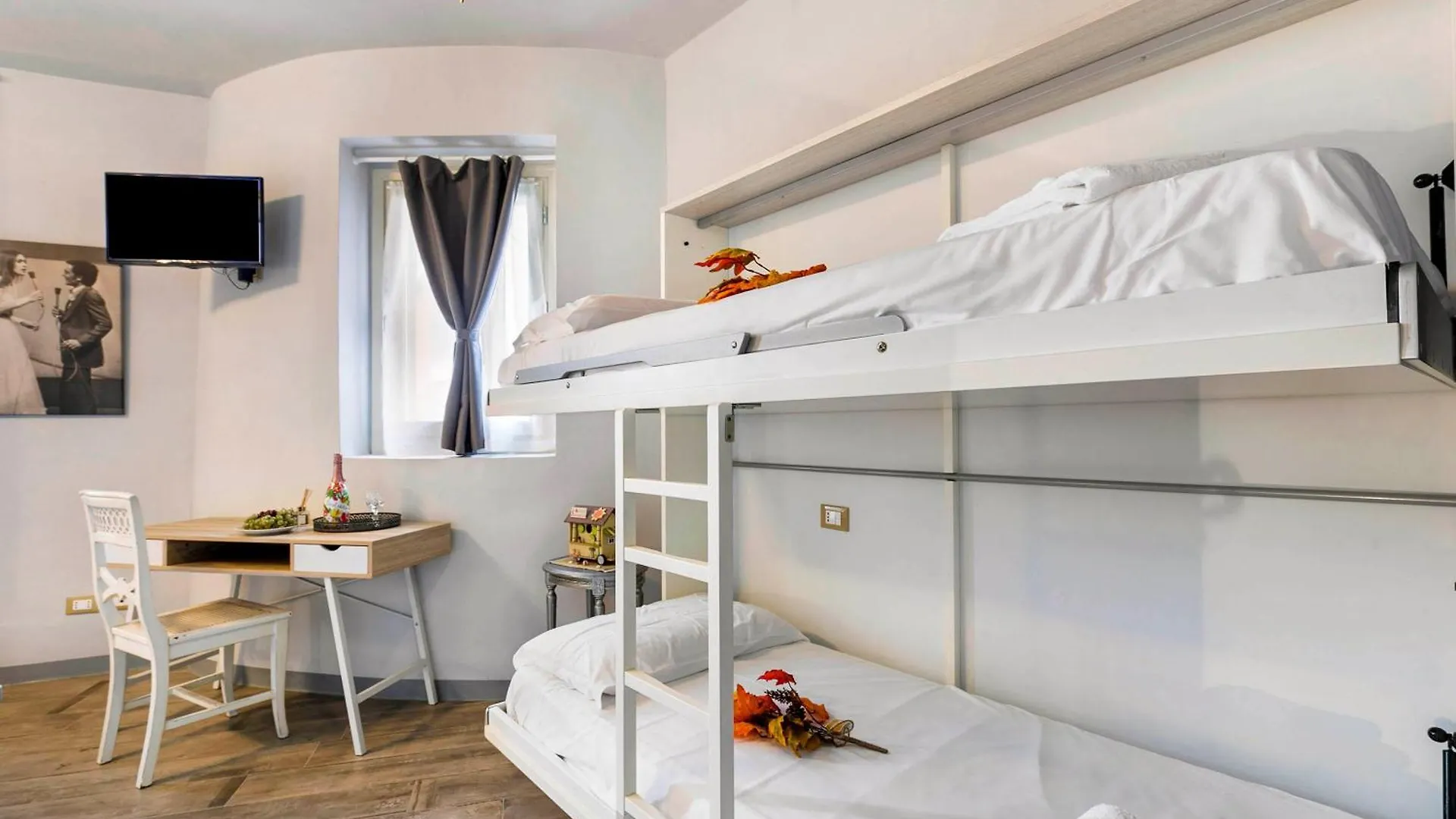 Priscilla House- Happy Rentals Salo Italy
