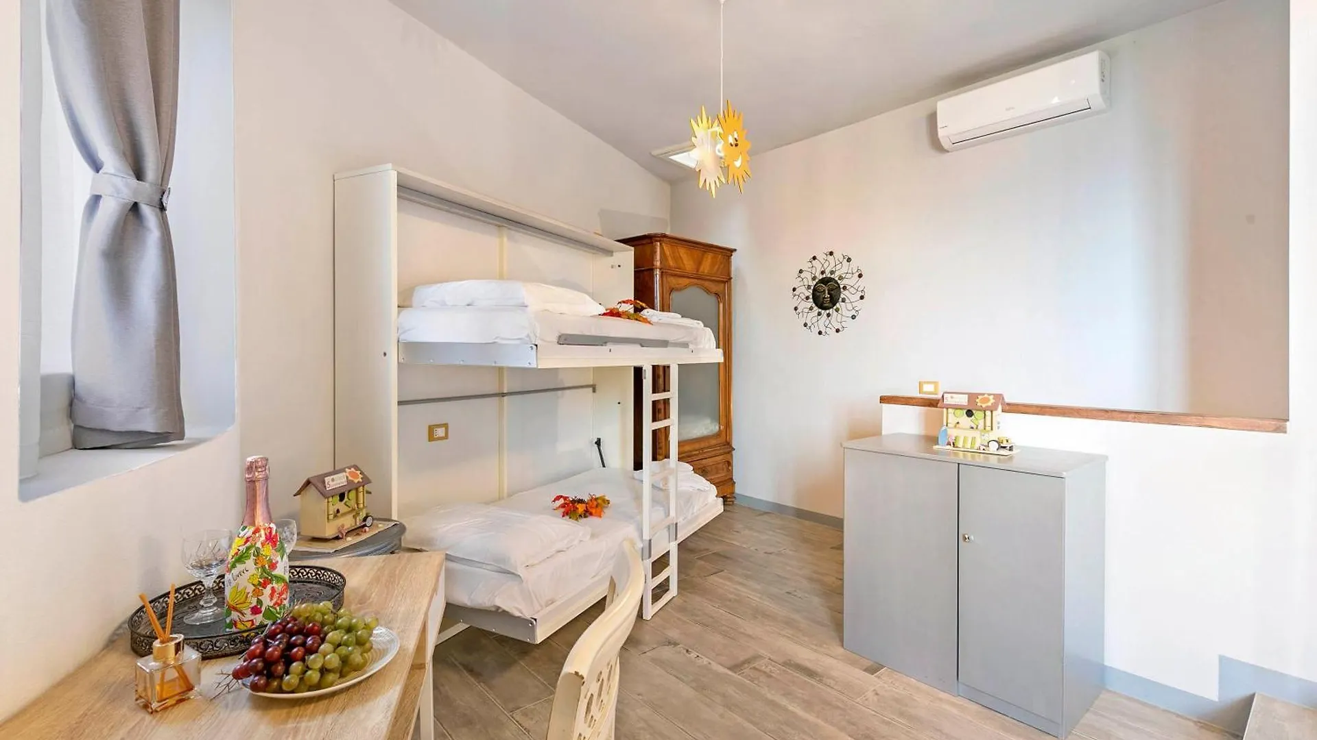 Apartment Priscilla House- Happy Rentals Salo Italy