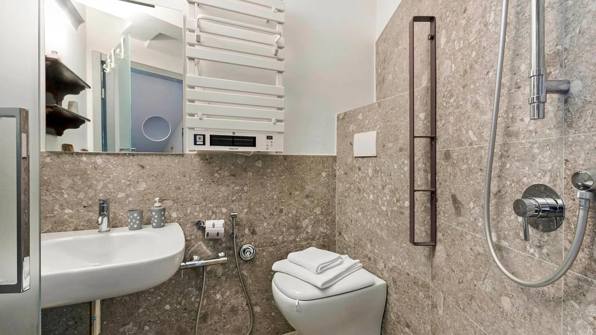 Apartment Priscilla House- Happy Rentals Salo