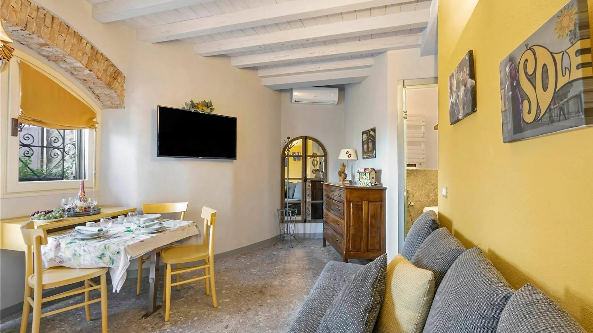 Priscilla House- Happy Rentals Salo