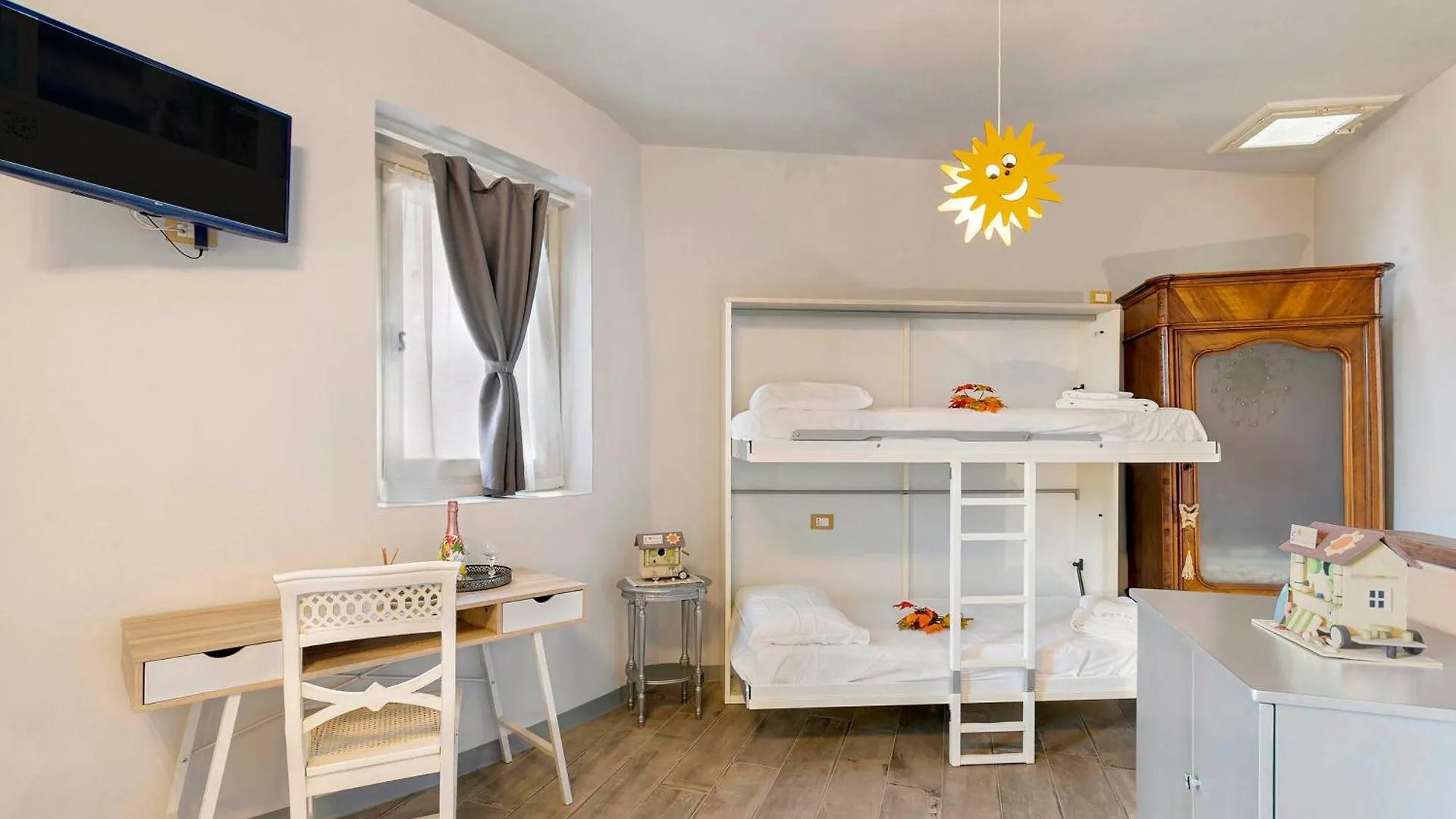 Priscilla House- Happy Rentals Salo Apartment