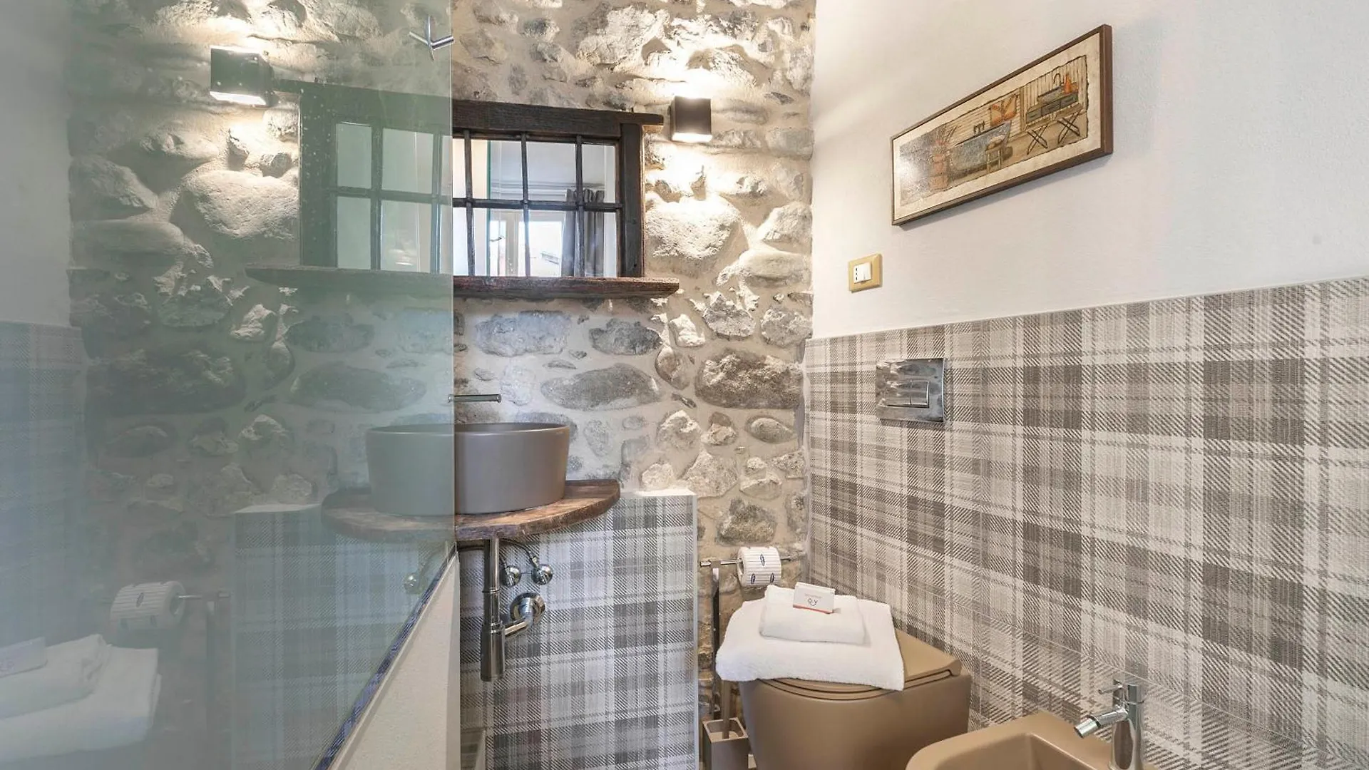 Priscilla House- Happy Rentals Salo Apartment