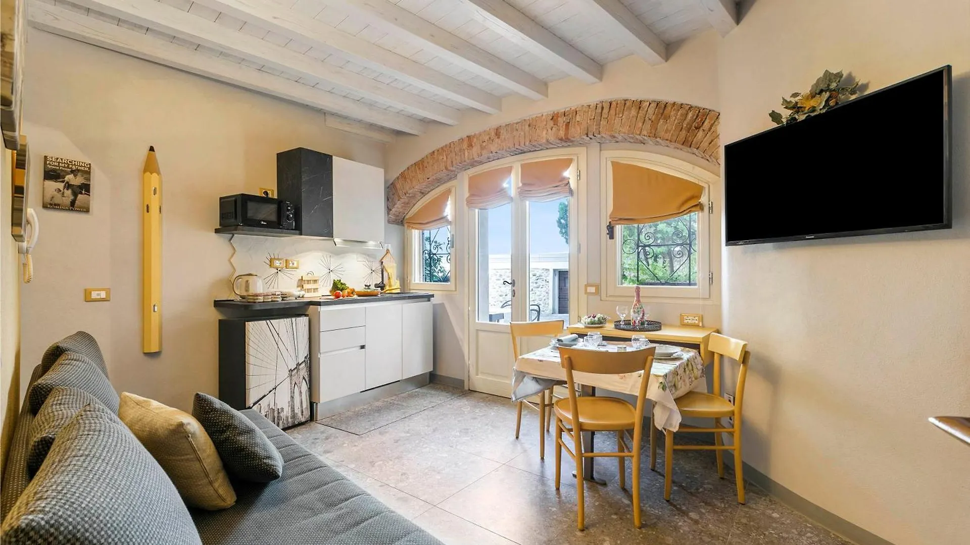 Apartment Priscilla House- Happy Rentals Salo Italy
