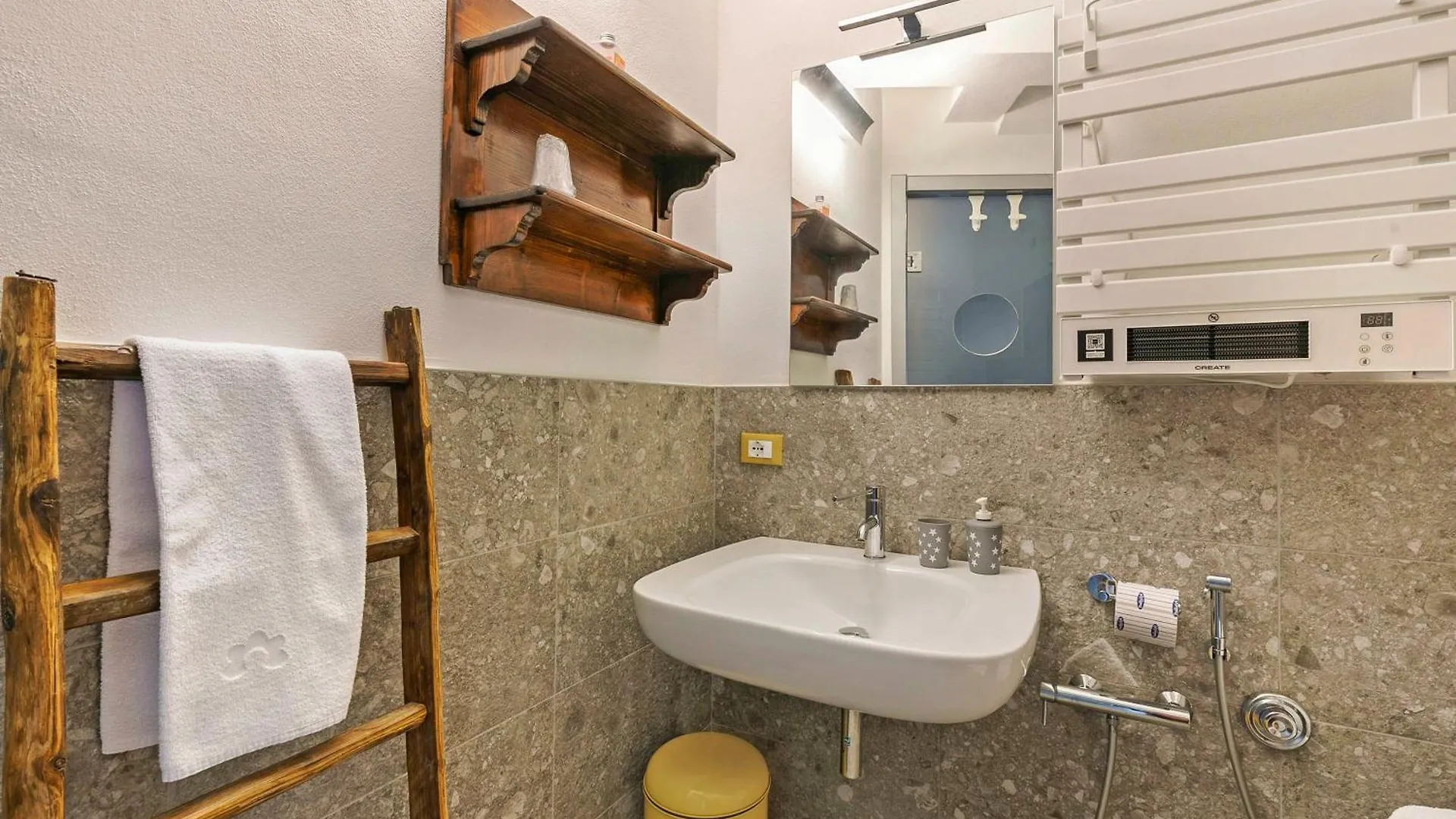 Priscilla House- Happy Rentals Salo 0*,  Italy