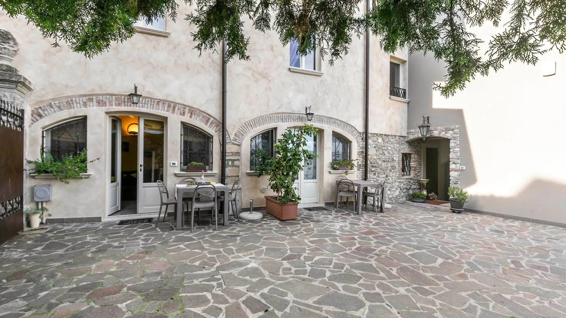 Priscilla House- Happy Rentals Salo 0*,