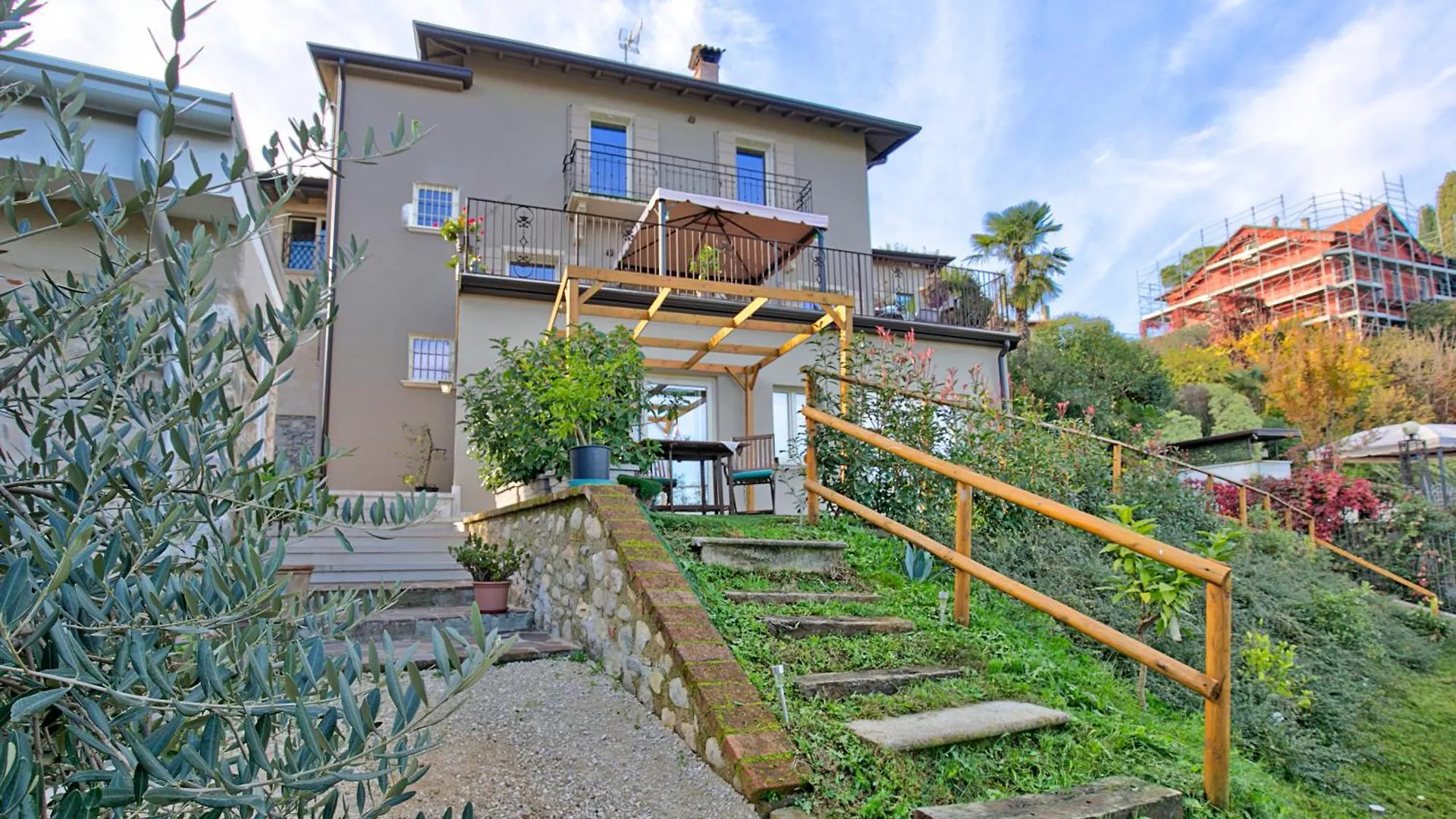 Priscilla House- Happy Rentals Salo Apartment
