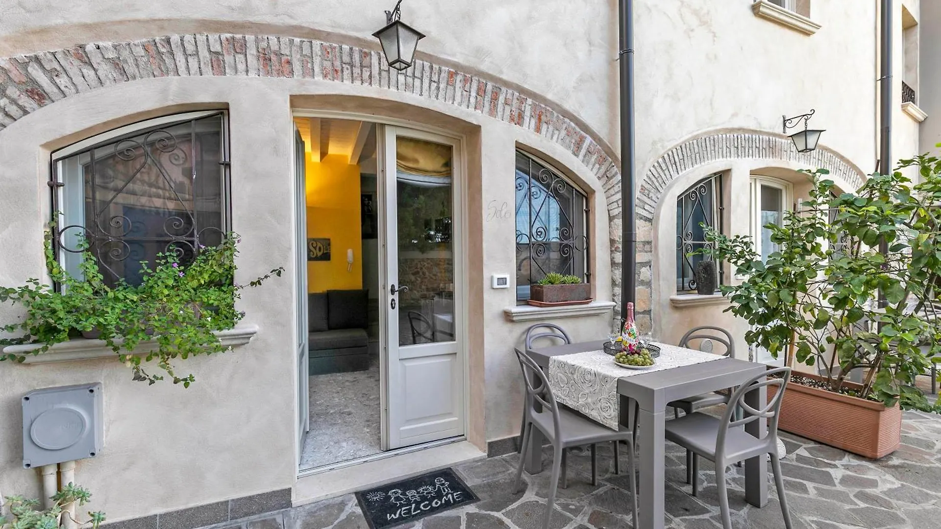 Priscilla House- Happy Rentals Salo