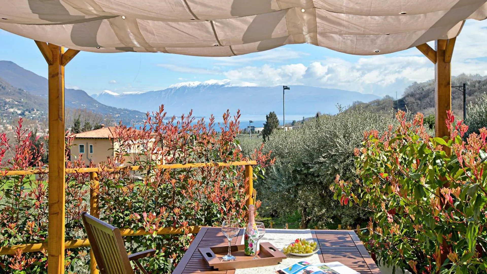 Apartment Priscilla House- Happy Rentals Salo Italy